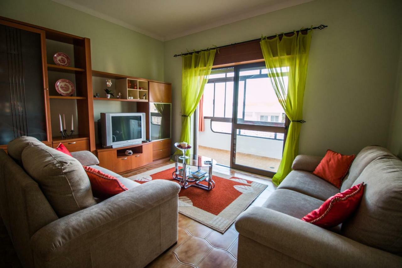 Perfect Loc 3 Bedroom/2bth * Lagos